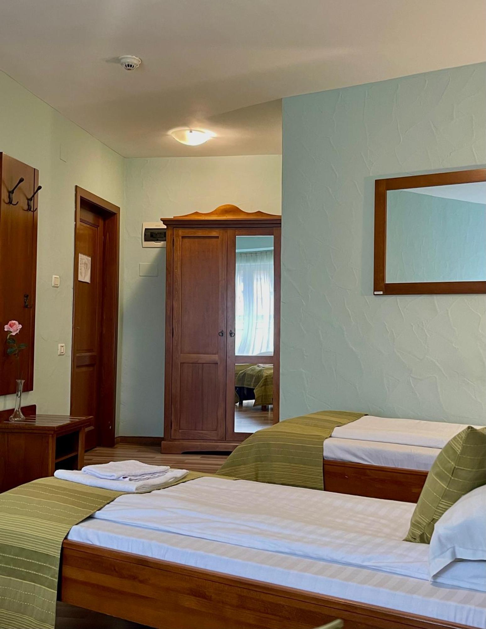 Hotel Lucy Star Cluj-Napoca Exterior foto